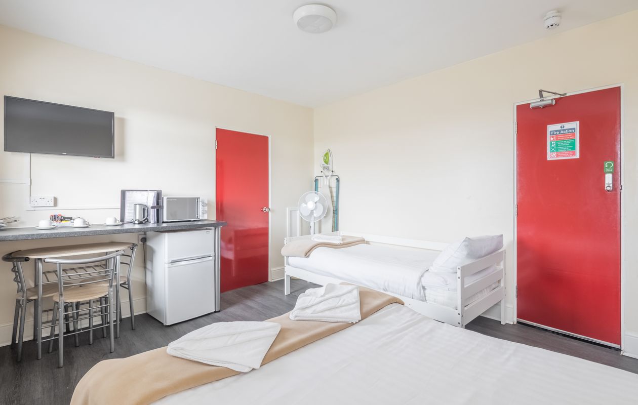 Twin room overview